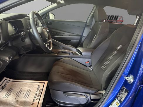 Used 2025 Hyundai Elantra Sport image 9
