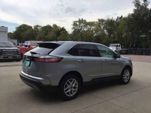 Used 2022 Ford Edge SEL image 5