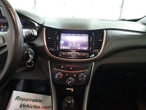 Used 2020 Chevrolet Trax LS FWD image 12