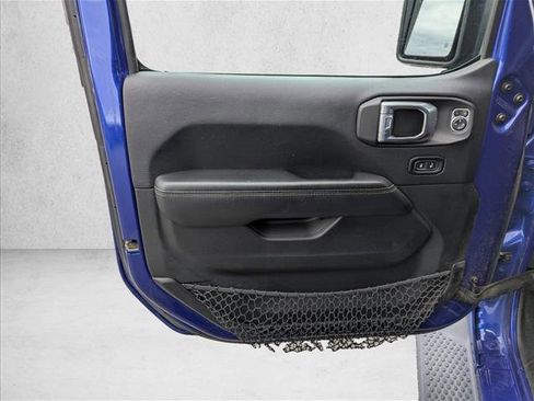 Used 2018 Jeep Wrangler Unlimited Sahara image 20