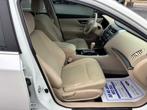 Used 2014 Nissan Altima 2.5 S w/ Sport Value Package image 12