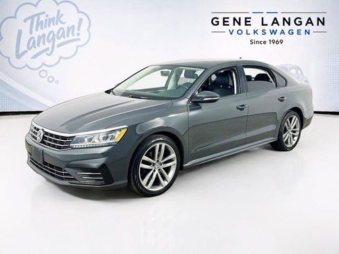 Used 2018 Volkswagen Passat 2.0T R-Line w/ R-Line Lighting Package FWD image 31