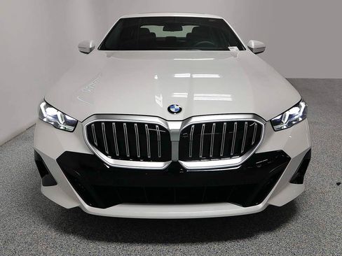 Used 2026 BMW 530i xDrive AWD/4WD image 2