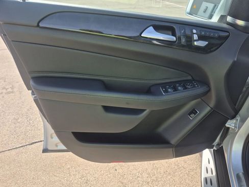 Used 2019 Mercedes-Benz GLE 400 4MATIC image 11