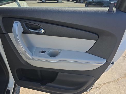 Used 2011 GMC Acadia SLE FWD image 27