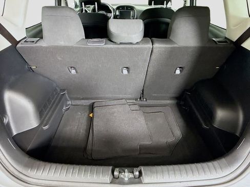 Used 2025 Kia Soul LX w/ LX Technology Package FWD image 23