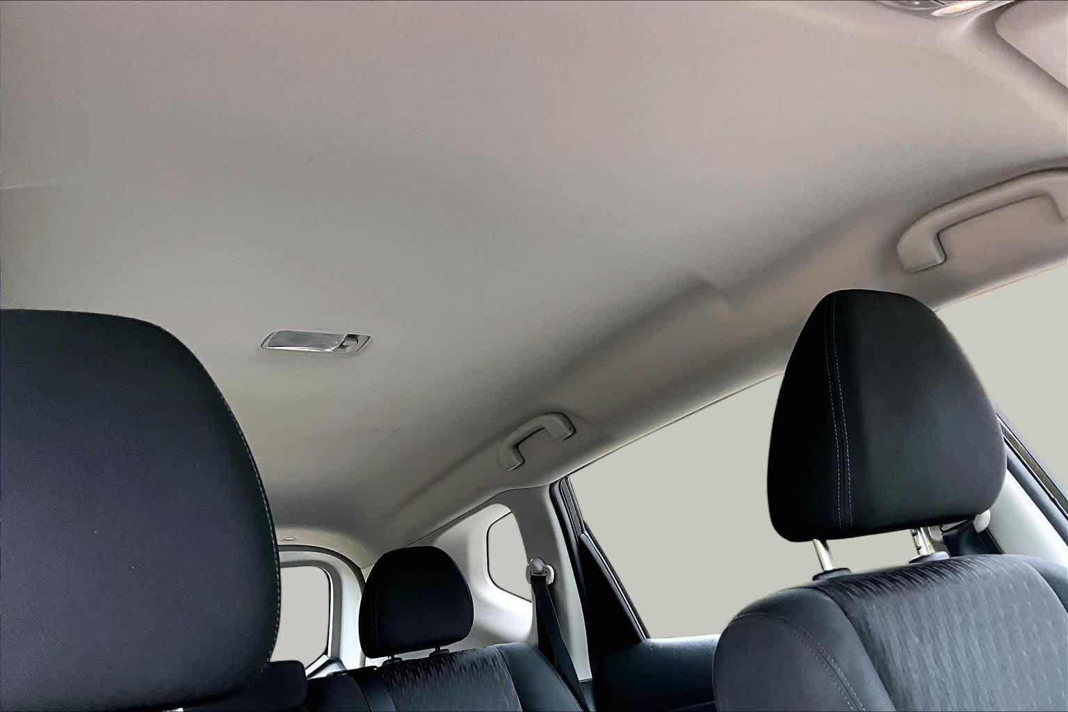 Used 2019 Nissan Rogue S AWD/4WD image 14