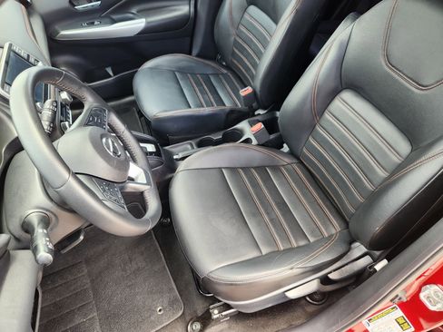 Used 2018 Nissan Kicks SR w/ Premium Package FWD image 14