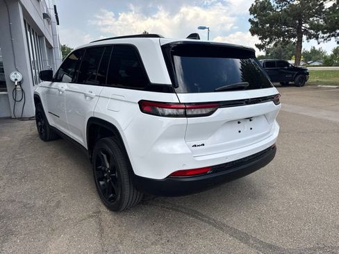 Used 2023 Jeep Grand Cherokee Altitude AWD/4WD image 9