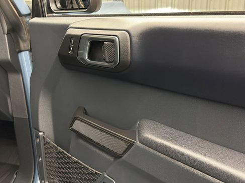 Used 2025 Ford Bronco Badlands image 38