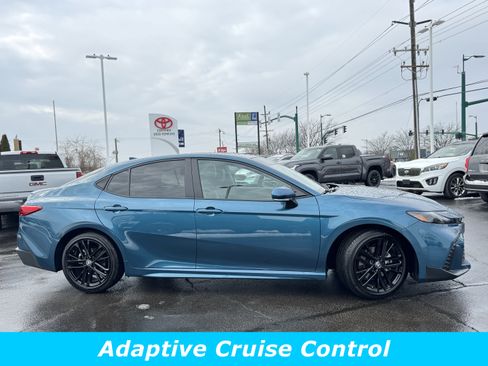 Used 2025 Toyota Camry SE image 2