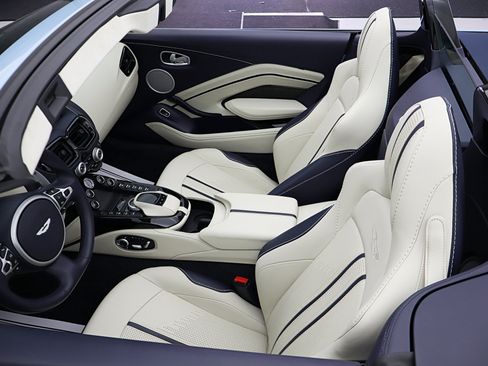 Used 2022 Aston Martin V8 Vantage Roadster RWD image 33
