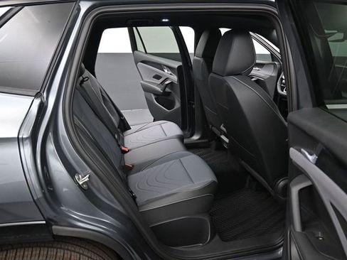 New 2026 Volkswagen Tiguan SE R-Line FWD image 13