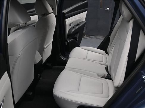 New 2026 Hyundai Tucson SE image 6