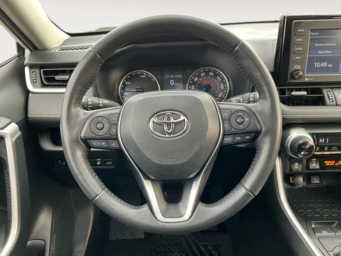 Used 2021 Toyota RAV4 XLE Premium image 14