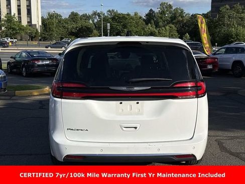 Used 2024 Chrysler Pacifica Touring-L FWD image 4