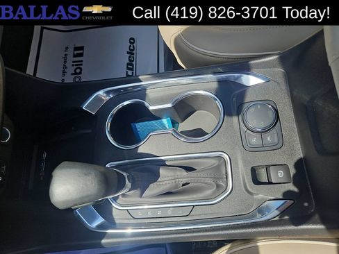 Used 2023 Chevrolet Traverse Premier AWD/4WD image 16