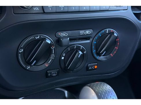 Used 2015 Nissan Juke S FWD image 22