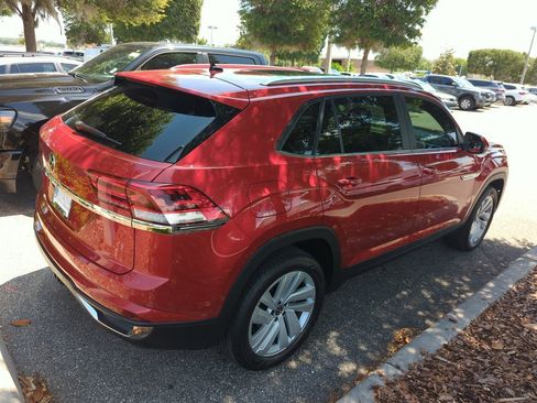 Used 2022 Volkswagen Atlas Cross Sport SE FWD image 2