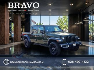 Used 2023 Jeep Gladiator Sport AWD/4WD video 1
