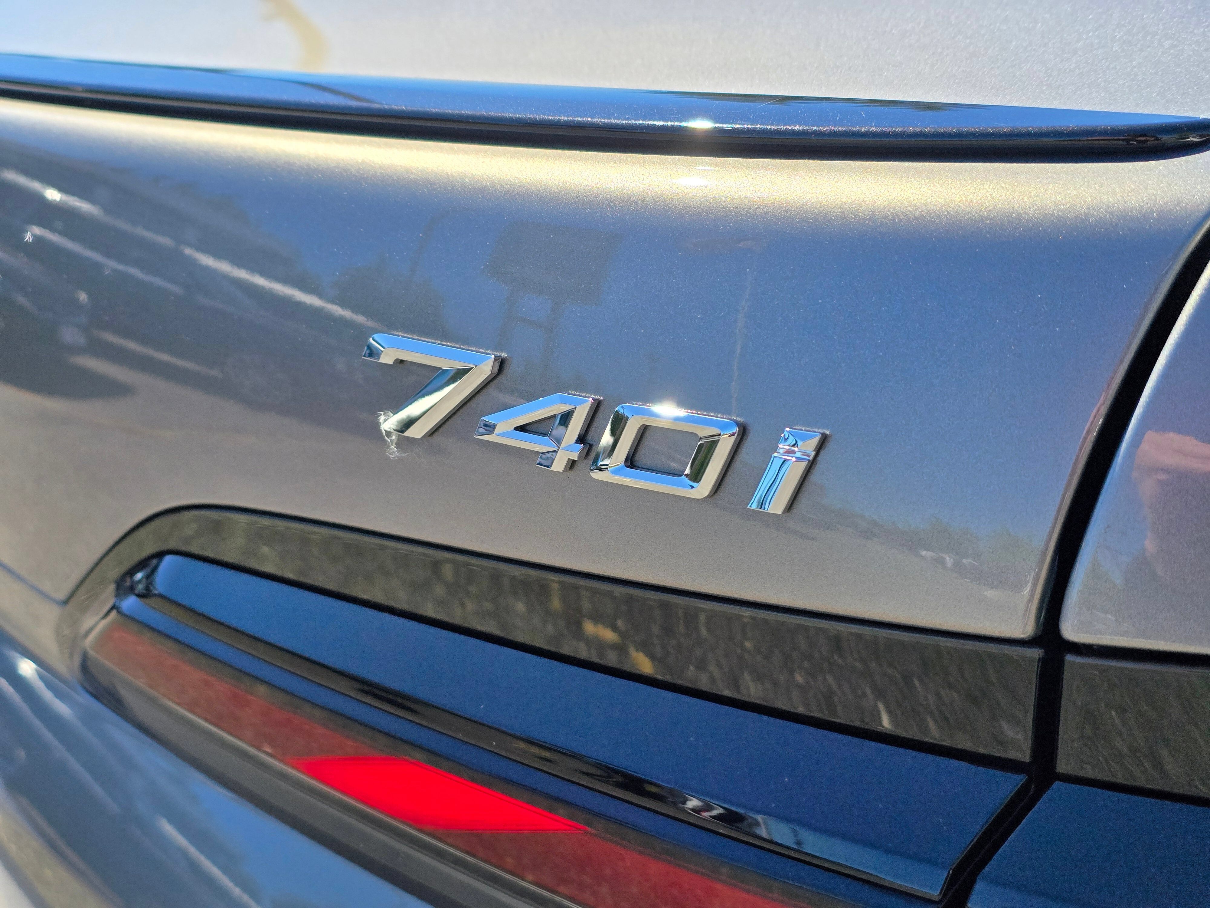 Used 2023 BMW 740i w/ Parking Assistance Package RWD image 13