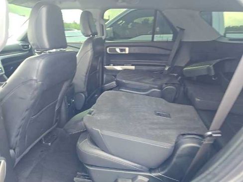 Used 2023 Ford Explorer XLT w/ Equipment Group 202A AWD/4WD image 11