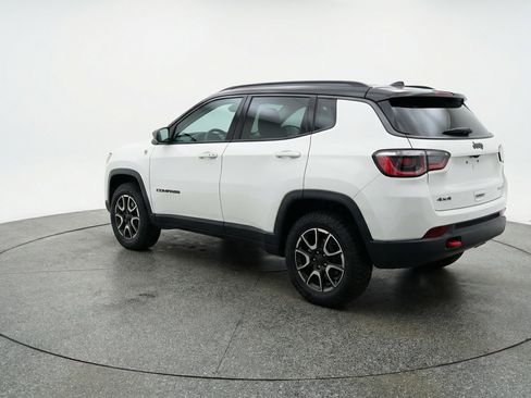 Used 2025 Jeep Compass Trailhawk image 6