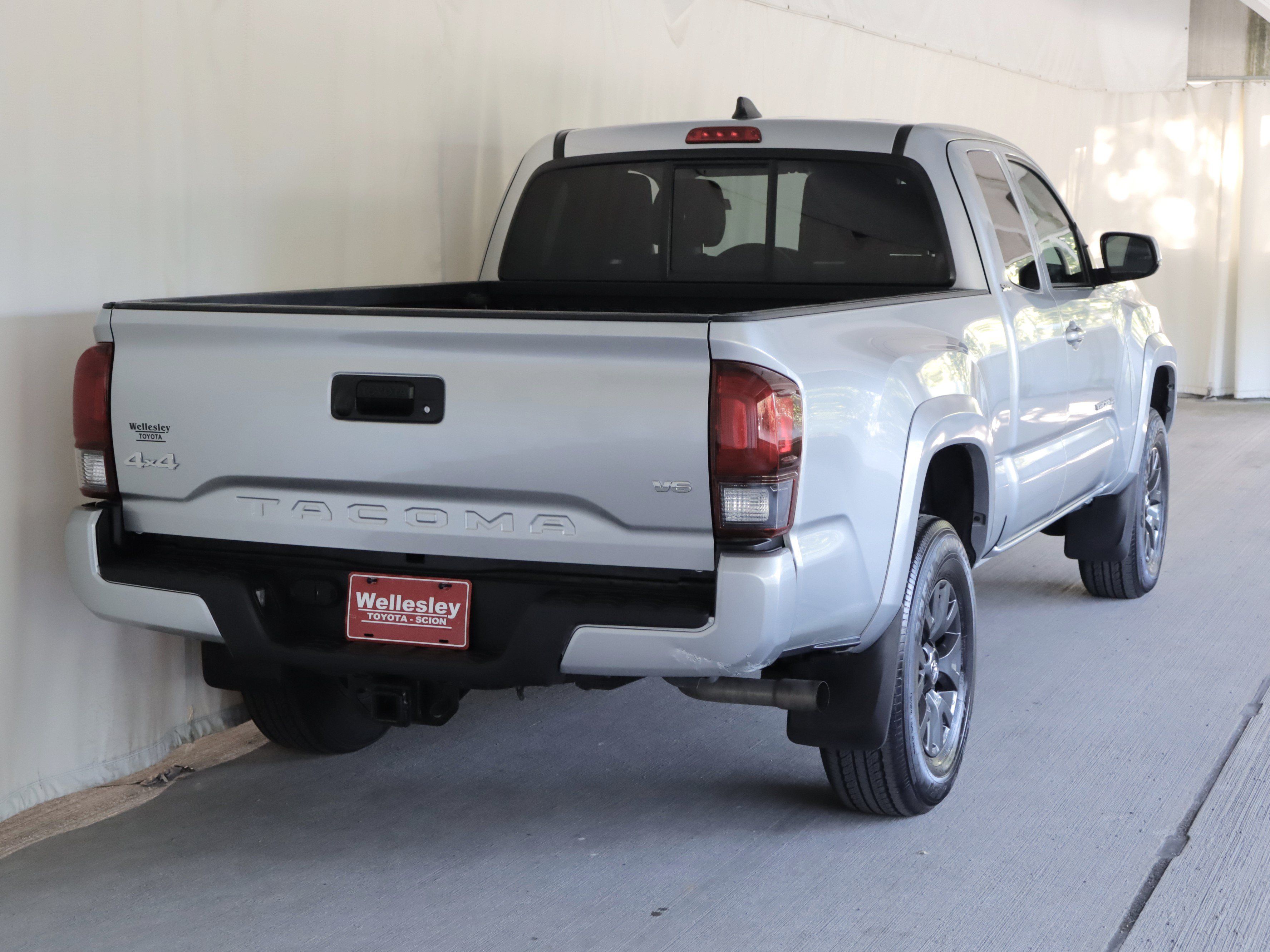 Used 2022 Toyota Tacoma SR5 AWD/4WD image 6
