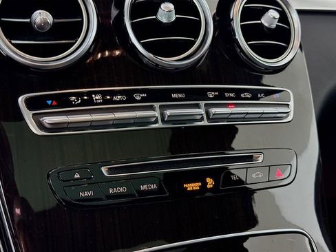 Used 2018 Mercedes-Benz GLC 300 4MATIC image 16