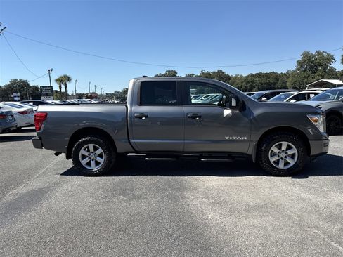 Used 2024 Nissan Titan SV w/ SV Convenience Package image 6