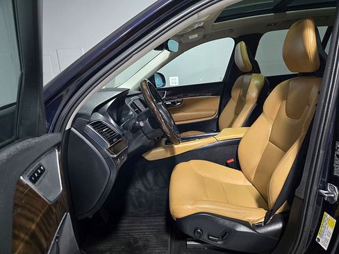 Used 2016 Volvo XC90 T6 Momentum w/ Momentum Plus Package image 11
