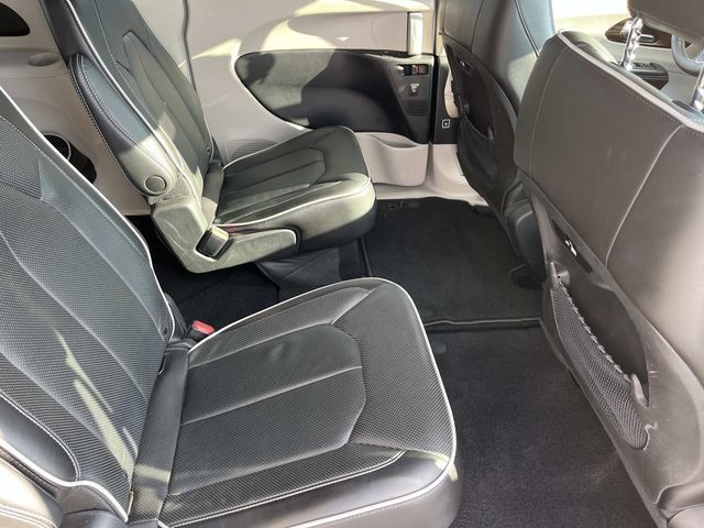 Used 2023 Chrysler Pacifica Limited FWD image 20