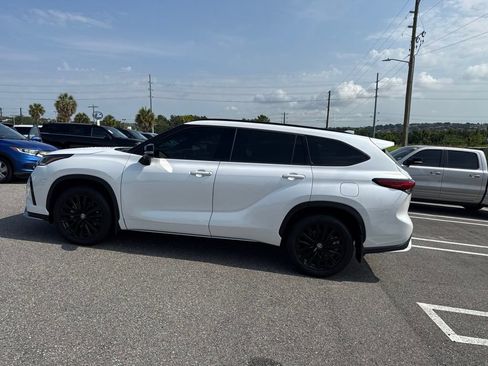 Used 2023 Toyota Highlander XSE FWD image 4