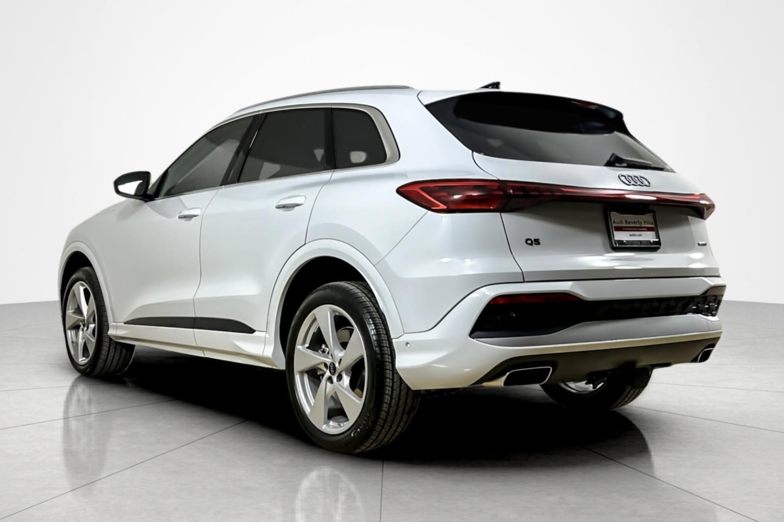Used 2025 Audi Q5 Premium Plus w/ Premium Plus AWD/4WD image 3