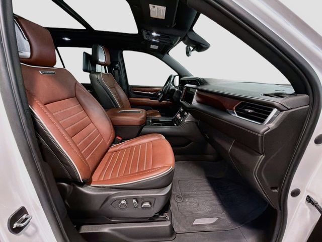 Used 2023 GMC Yukon Denali Ultimate AWD/4WD image 28