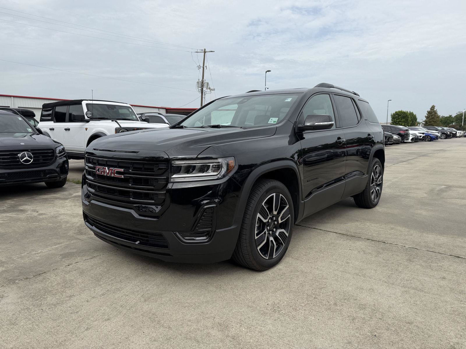Used 2021 GMC Acadia SLE w/ Driver Convenience Package FWD image 3