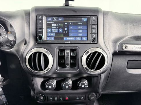 Used 2016 Jeep Wrangler Unlimited Sahara w/ Connectivity Group image 18