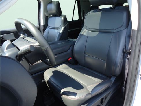 Used 2025 Ford Expedition Max Active AWD/4WD image 26