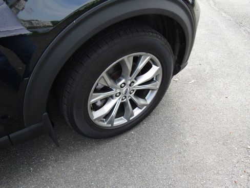 Used 2020 Ford Explorer XLT w/ Equipment Group 202A AWD/4WD image 34