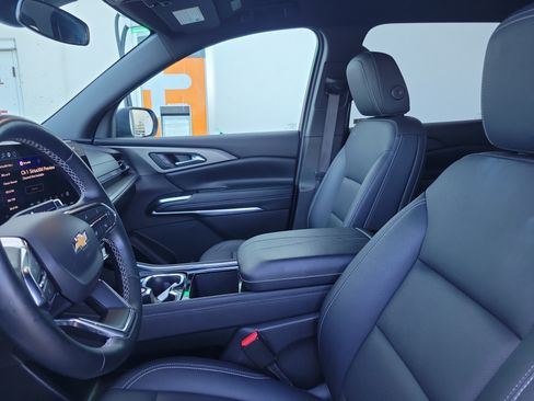 Used 2025 Chevrolet Traverse LT AWD/4WD image 26