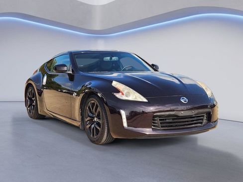 Used 2016 Nissan 370Z Touring RWD image 3