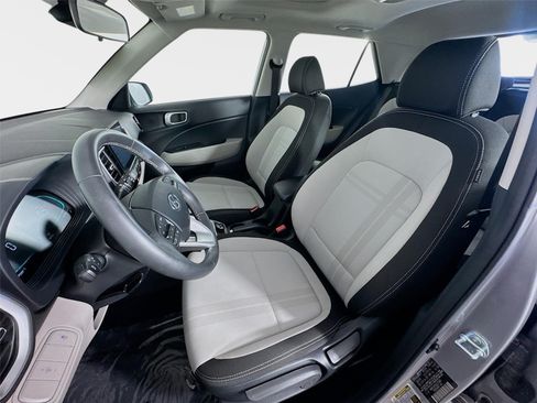 Certified 2025 Hyundai Venue SEL FWD image 11