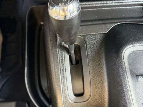 Used 2017 Jeep Wrangler Unlimited Sahara w/ Connectivity Group image 19