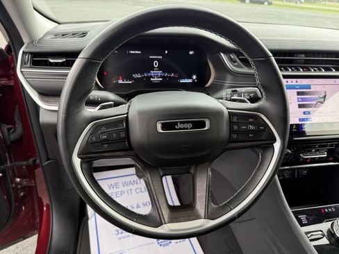 Used 2022 Jeep Grand Cherokee L Limited image 18