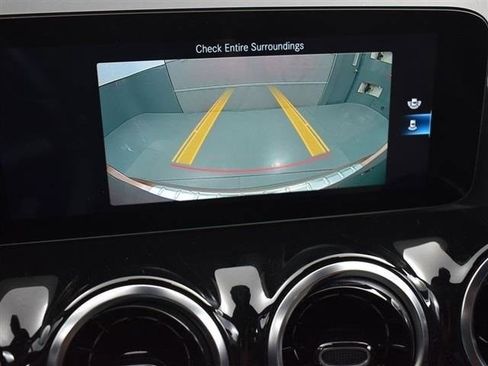 Used 2022 Mercedes-Benz GLA 250 4MATIC w/ Premium Package Lite image 17