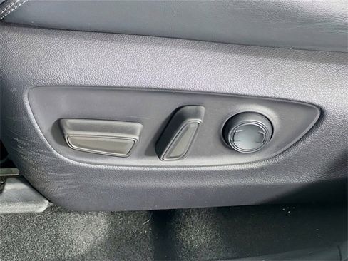 Used 2019 Toyota RAV4 Limited image 12