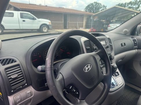 Used 2007 Hyundai Entourage GLS FWD image 13