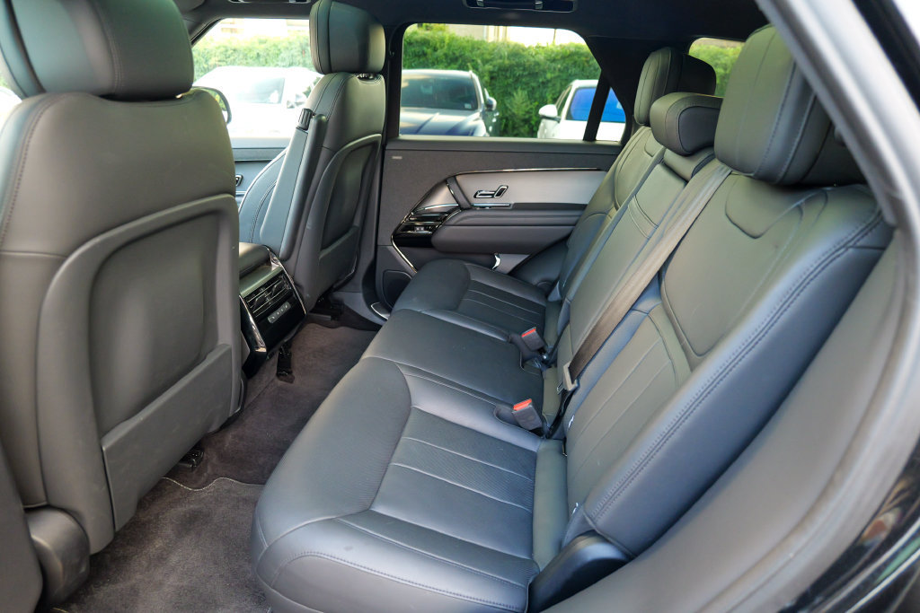 Used 2025 Land Rover Range Rover Sport SE AWD/4WD image 28