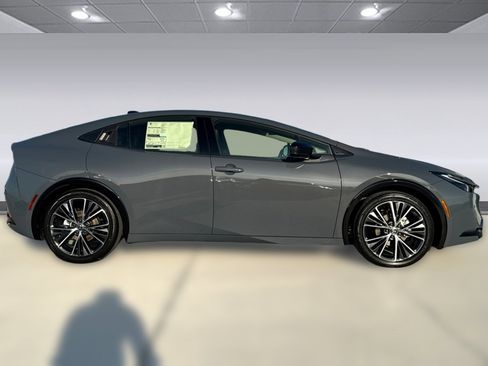 New 2026 Toyota Prius LE FWD image 2