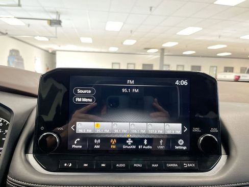 Used 2023 Nissan Rogue SL w/ SL Premium Package image 19